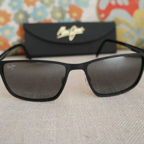 Maui Jim Cut Mountain in Brushed Black Frame w/ Grey Lens - Picture 1 of 8